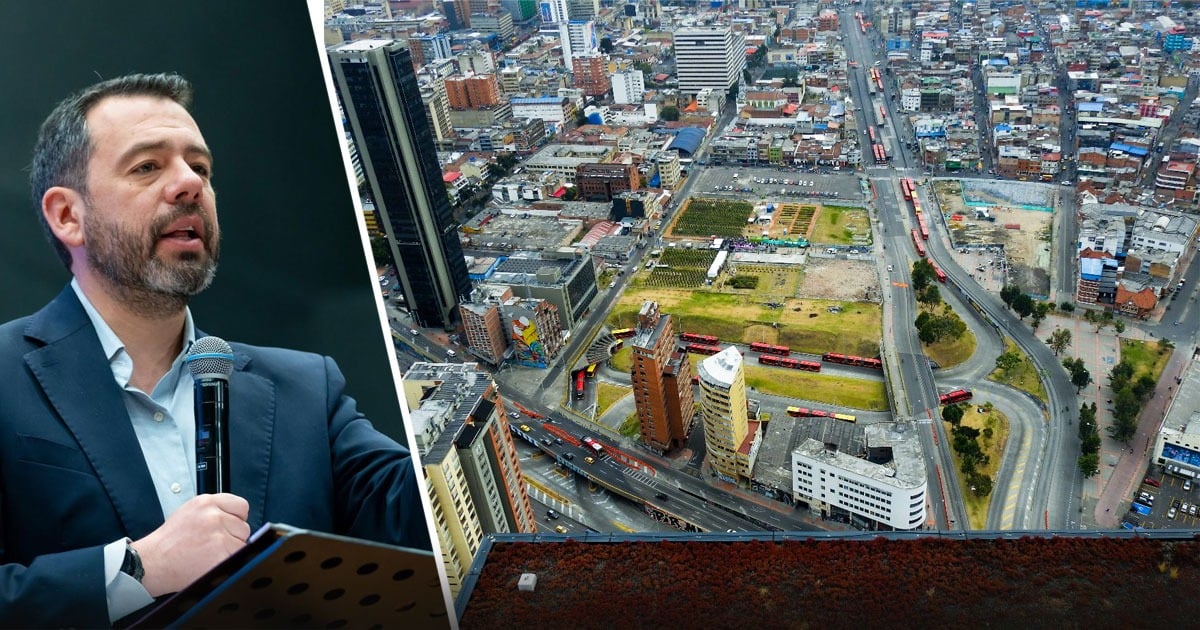 Man in a suit speaks into a microphone on the left; aerial cityscape with roads and buildings on the right. - Después de 13 años, el ambicioso Plan de Galán para el centro vuelve a ponerse en marcha