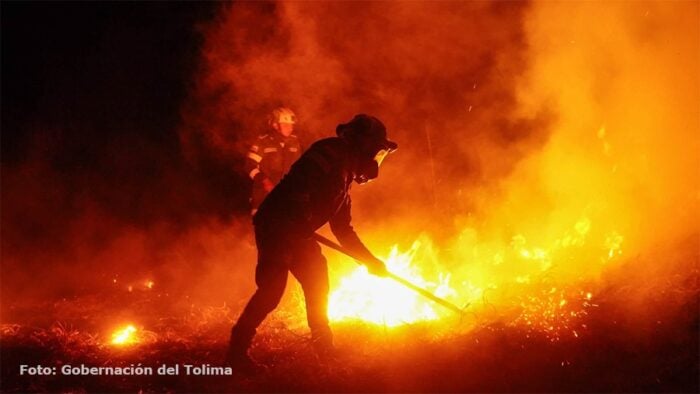  - El empresario que pagó helicópteros para apagar el fuego en su finca y los alrededores, mientras Tolima sigue en alerta