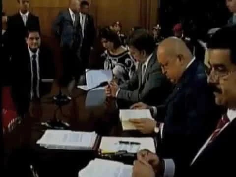  - ¿Por qué De la Espriella no invitó a Santos a su posesión?