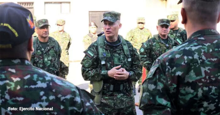  - Con 7 duros oficiales comandados por un general que Petro retiró, De la Espriella arma su cúpula militar