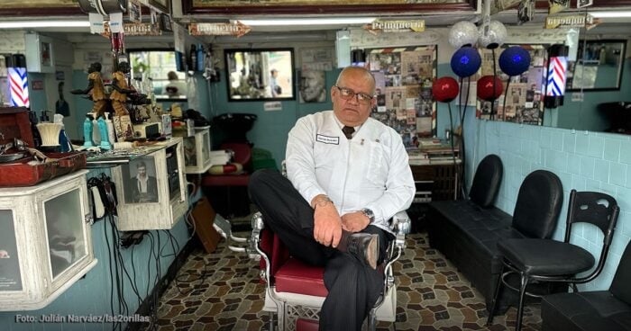 A sus 58 años sigue trabajando en la barbería más antigua de Bogotá por donde pasaron Gaitán, Lleras y Turbay barbería