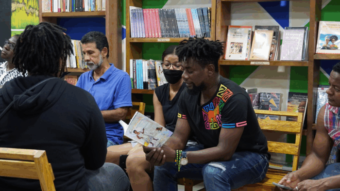  - Jhonmer, el profesor que quiso transformar el Chocó con libros y ahora espera volver a abrir las puertas de Bagatá