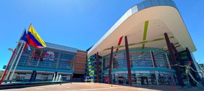 Luis Carlos Sarmiento entró pisando duro al rentable negocio del entretenimiento a competir con Cine Colombia y Cinemark - Luis Carlos Sarmiento entró pisando duro al rentable negocio del entretenimiento a competir con Cine Colombia y Cinemark