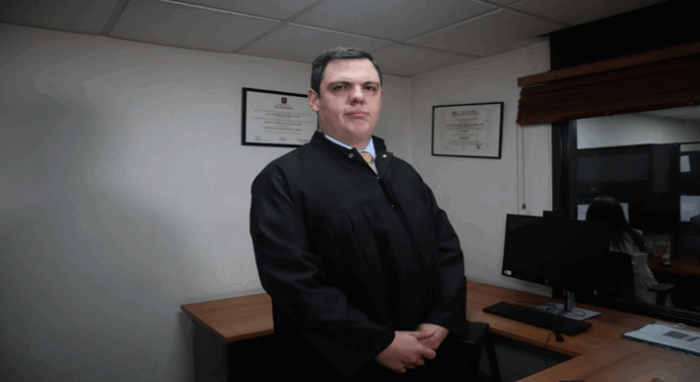 La historia de José Alejandro Hofmann: el juez que convirtió la adversidad en un estrado de dignidad - La historia de José Alejandro Hofmann: el juez que convirtió la adversidad en un estrado de dignidad