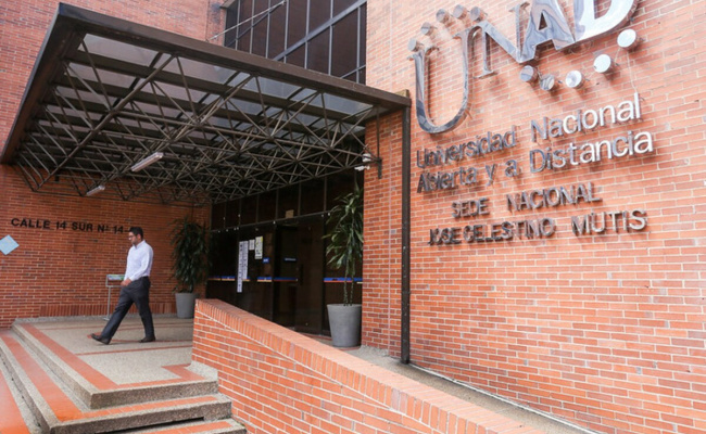 Tras el empujón de Petro a la UNAD, Jaime Leal se atornilló en la Rectoría otros 4 años: ya completa 27 - Tras el empujón de Petro a la UNAD, Jaime Leal se atornilló en la Rectoría otros 4 años: ya completa 27