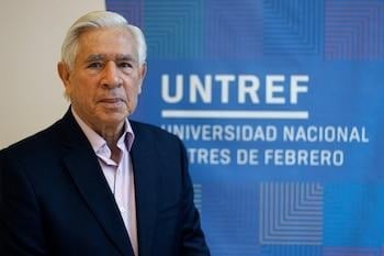 ¿Quiénes son los tres académicos con los que Petro se quería atornillar en la U. Nacional antes de dejar la Presidencia? Portrait of an older man in a navy suit standing in front of a blue UNTREF backdrop. - ¿Quiénes son los tres académicos con los que Petro se quería atornillar en la U. Nacional antes de dejar la Presidencia?