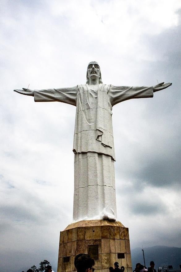 El gigante que sobrevivió al terremoto de Cali: así nació Cristo Rey, el monumento que lleva 70 años cuidando la ciudad - El gigante que sobrevivió al terremoto de Cali: así nació Cristo Rey, el monumento que lleva 70 años cuidando la ciudad