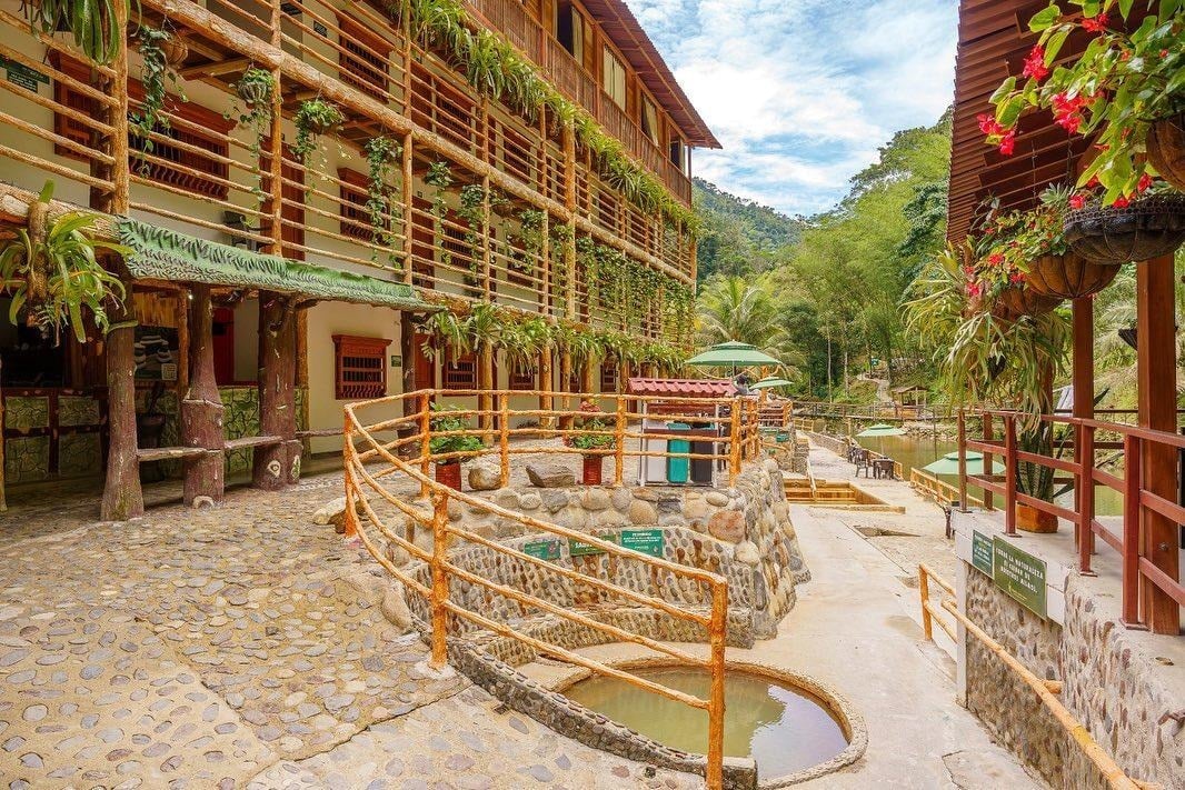 El paraíso de aguas termales, escondido entre las montañas de Antioquia, al que se llega en cinco horas desde Medellín - El paraíso de aguas termales, escondido entre las montañas de Antioquia, al que se llega en cinco horas desde Medellín