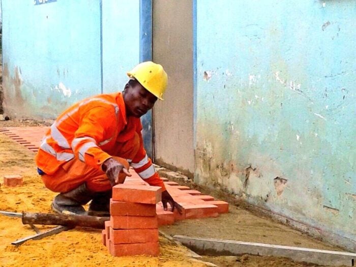 Por qué ningún constructor se le mide a terminar la Calle 13, la licitación ha sido declarada desierta 4 veces calle 13