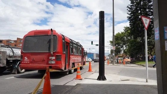 Mintransporte ordena revisar las cámaras de fotomultas en todo el país, mientras el alcalde Galán instala nuevas - Mintransporte ordena revisar las cámaras de fotomultas en todo el país, mientras el alcalde Galán instala nuevas