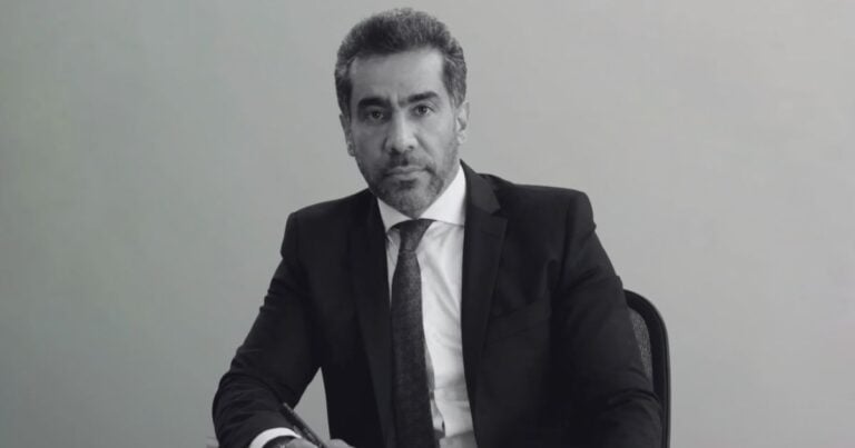 Professional man in a dark suit seated at a desk, looking at the camera against a plain background. - La otra Fiscalía que también requiere una mirada de fondo