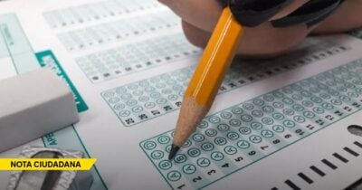 Close-up of a pencil filling in bubbles on a scantron-style answer sheet. - Las2orillas.co: Historias, voces y noticias de Colombia