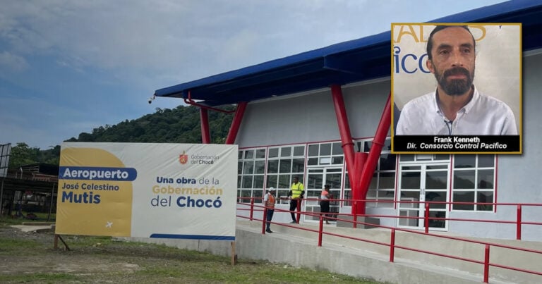 Las2orillas.co: Historias, voces y noticias de Colombia Exterior of José Celestino Mutis Airport with a large banner reading Aeropuerto José Celestino Mutis and Gobernación del Chocó. - Las2orillas.co: Historias, voces y noticias de Colombia