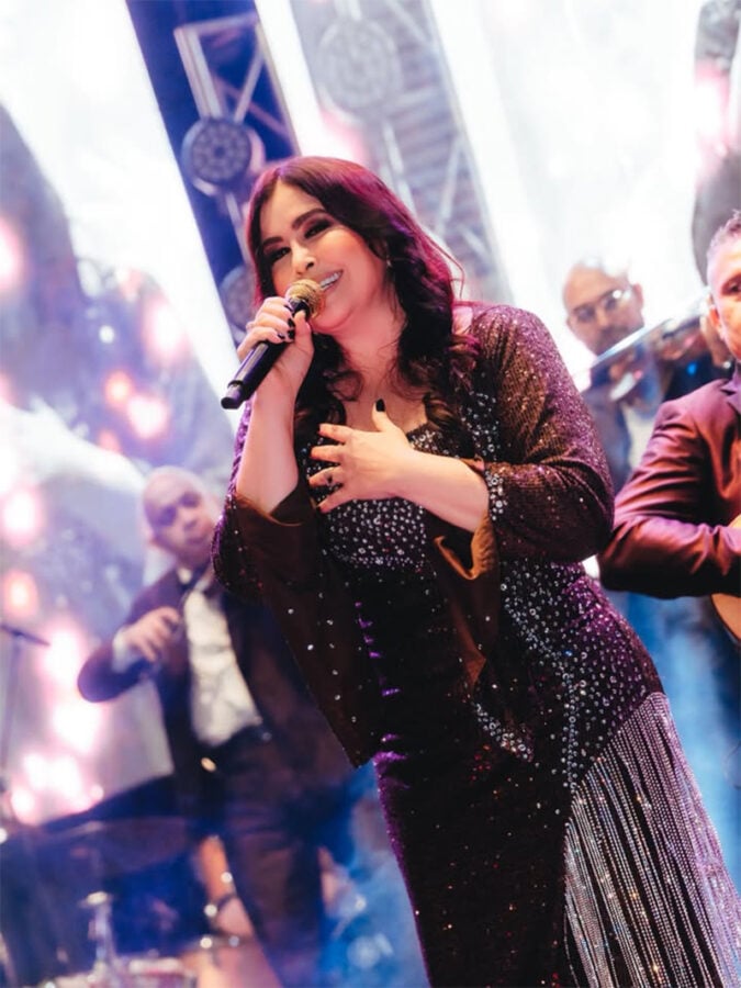 Cómo logró Arelys Henao pasar de cantar en buses a convertirse en la reina del despecho y llenar el Movistar Arena - Cómo logró Arelys Henao pasar de cantar en buses a convertirse en la reina del despecho y llenar el Movistar Arena
