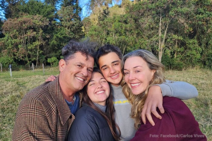El debut de Pedro, el hijo menor de Carlos Vives, que con 16 años y al lado de su papá ya empieza a cantar en tarima - El debut de Pedro, el hijo menor de Carlos Vives, que con 16 años y al lado de su papá ya empieza a cantar en tarima