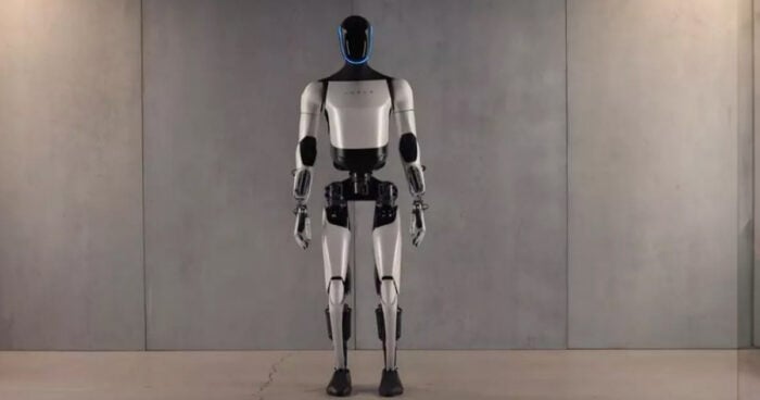 Humanoid service robot standing in a minimalist room, facing forward, with a blue light ring around its head. - El internet gratis de Elon Musk tras el terremoto en Colombia disparó 40% el uso de Starlink en departamentos golpeados