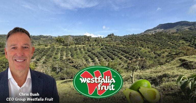 Las2orillas.co: Historias, voces y noticias de Colombia Portrait of Chris Bush, CEO of Westfalia Fruit, in a suit against a farm landscape with the company logo and fruit imagery in the foreground. - Las2orillas.co: Historias, voces y noticias de Colombia