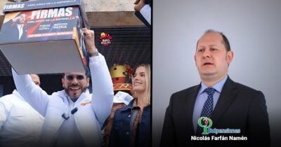 Las2orillas.co: Historias, voces y noticias de Colombia Split-screen: left shows a man in a white jacket raising a large sign/banner with 'FIRMAS' text amid a crowd; right shows a man in a dark suit and blue tie speaking, with a Colpensiones logo and caption below. - Las2orillas.co: Historias, voces y noticias de Colombia