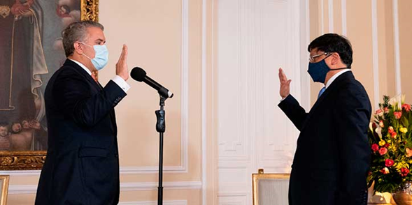 Un magistrado de muchos quilates será definitivo para decidir el juez de Álvaro Uribe en el caso de El Aro y La Granja - Un magistrado de muchos quilates será definitivo para decidir el juez de Álvaro Uribe en el caso de El Aro y La Granja