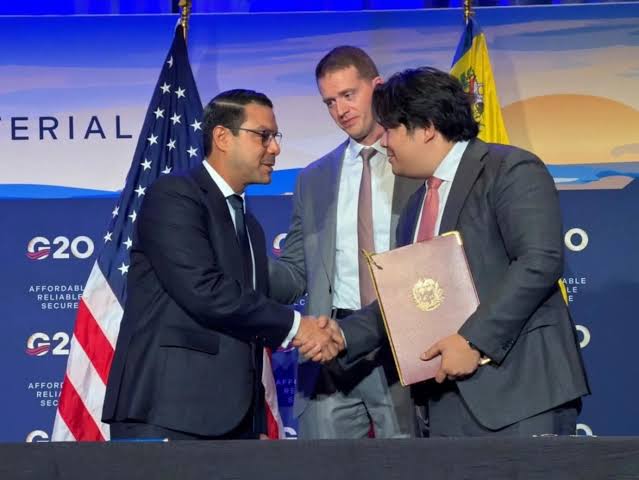 Después del petróleo, Trump pone en la mira el oro de Venezuela y respalda acuerdo con una firma gringa - Después del petróleo, Trump pone en la mira el oro de Venezuela y respalda acuerdo con una firma gringa