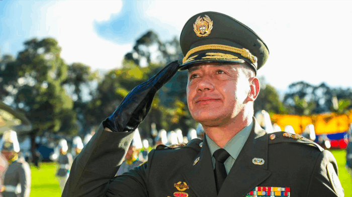 Un general ambientalista dirigirá la fumigación de cultivos de coca cuando la justicia de luz verde - Un general ambientalista dirigirá la fumigación de cultivos de coca cuando la justicia de luz verde