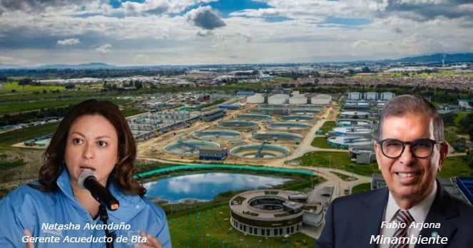 Two officials stand in front of a large water treatment plant; Natasha Avendaño speaks into a microphone on the left, Fabio Ariona on the right. - La Empresa de Acueducto de Bogotá busca el permiso de Minambiente para reutilizar las aguas residuales en industria