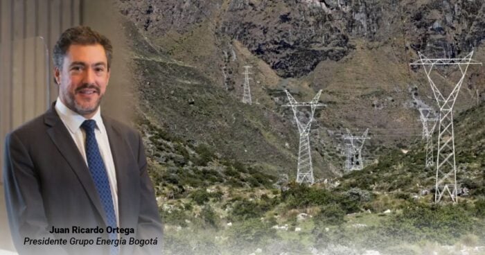 Las2orillas.co: Historias, voces y noticias de Colombia Portrait of Juan Ricardo Ortega, Presidente Grupo Energía Bogotá, in a suit with hills and electrical transmission towers in the background. - Las2orillas.co: Historias, voces y noticias de Colombia