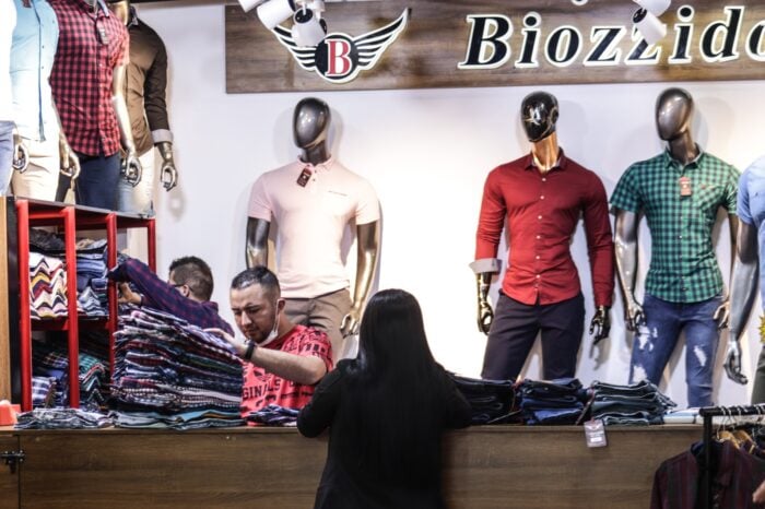 La jugada de los comerciantes de San Victorino para no dejar que Shein y Temu les sigan cogiendo ventaja en ventas - La jugada de los comerciantes de San Victorino para no dejar que Shein y Temu les sigan cogiendo ventaja en ventas
