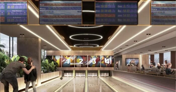 La reaparición de Andrés Camargo con un proyecto que sorprenderá en Bogotá Contemporary bowling alley with four lanes, digital scoreboards overhead, and a seating lounge filled with patrons. - La reaparición de Andrés Camargo con un proyecto que sorprenderá en Bogotá