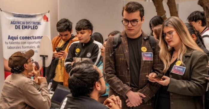 Así es como mayores de 50 años podrán aprender inglés y tecnología gratis con la Alcaldía de Bogotá - Así es como mayores de 50 años podrán aprender inglés y tecnología gratis con la Alcaldía de Bogotá