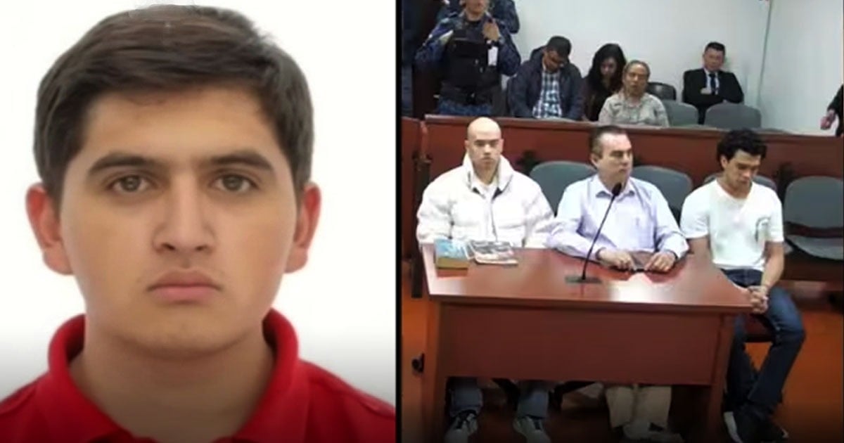 Split image: left side shows a young man with short dark hair wearing a red shirt; right side shows a courtroom scene with three men sitting at a desk and a small audience in the background. - Los fiscales que lograron la condena por el asesinato del estudiante de los Andes ocurrido el pasado Halloween