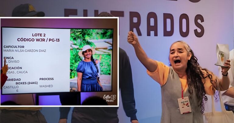 Las2orillas.co: Historias, voces y noticias de Colombia Woman on stage raising her arm in celebration while a large screen shows text and a portrait of a smiling woman in a blue dress on the slide. - Las2orillas.co: Historias, voces y noticias de Colombia