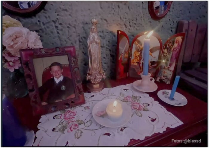 La historia con la que Blessd conmovió al público de su lleno total en el Palacio de los Deportes de México La historia con la que Blessd conmovió al público de su lleno total en el Palacio de los Deportes de México - La historia con la que Blessd conmovió al público de su lleno total en el Palacio de los Deportes de México