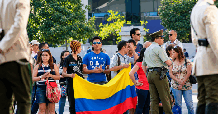 - Cómo las familias colombianas en el exterior siguen la actualidad del país a diario