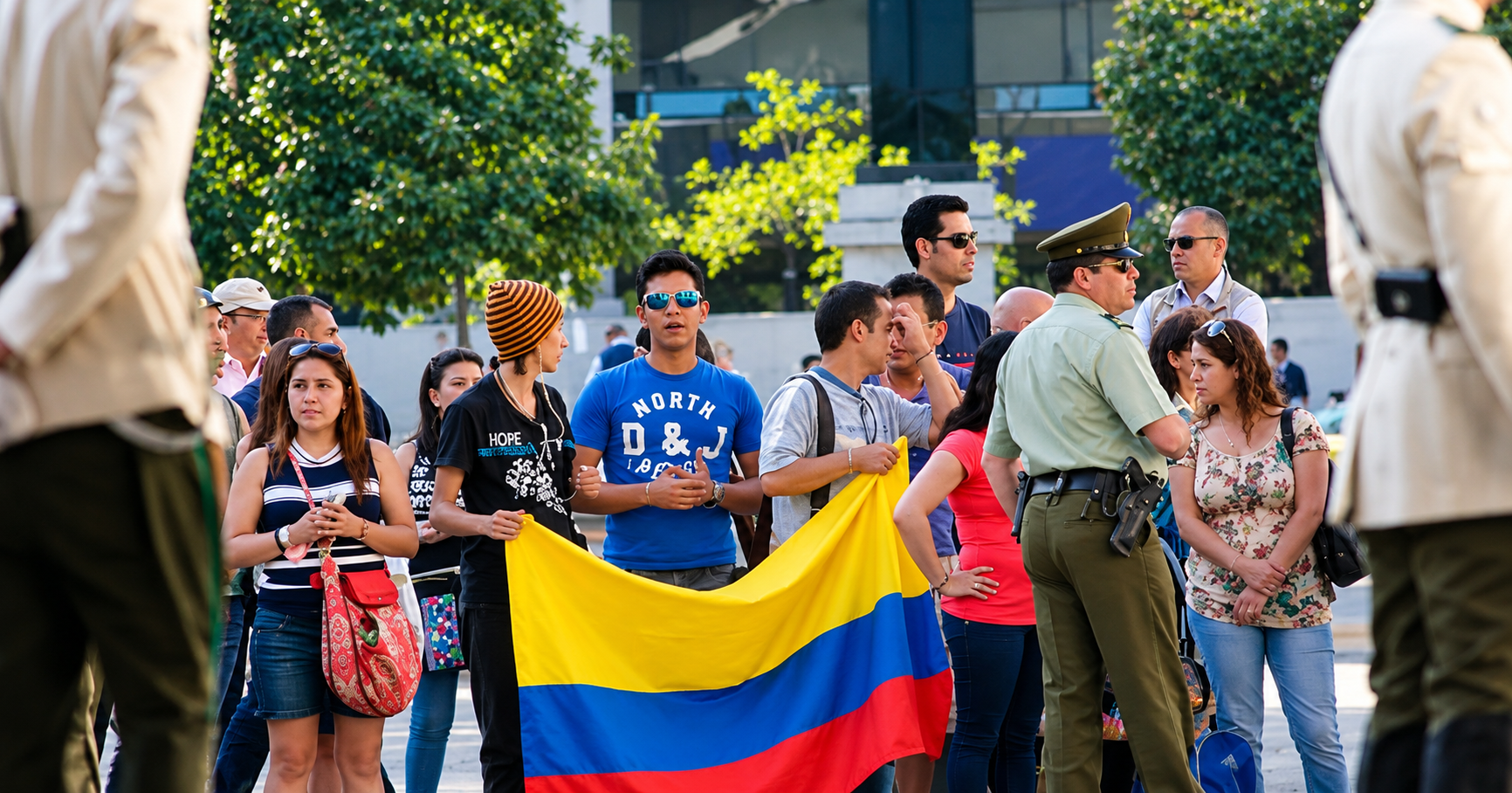 - Cómo las familias colombianas en el exterior siguen la actualidad del país a diario
