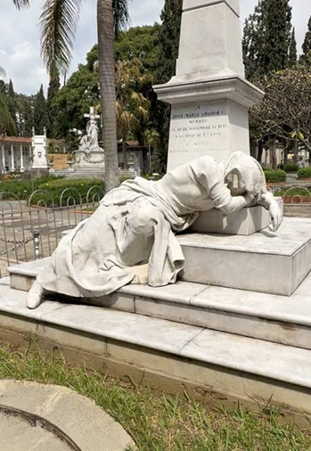 El cementerio de mármol en Medellín que esconde tumbas de millonarios y expresidentes - El cementerio de mármol en Medellín que esconde tumbas de millonarios y expresidentes