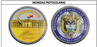 La pequeña empresa del sur de Bogotá que espera acuñar la moneda oficial de De la Espriella lo hizo con Duque y Petro Two commemorative protocol coins: a gold-colored one with a presidential emblem and 'Presidente'; a blue-silver coin with Colombia's coat of arms and the motto 'Libertad y Orden'. - La pequeña empresa del sur de Bogotá que espera acuñar la moneda oficial de De la Espriella lo hizo con Duque y Petro
