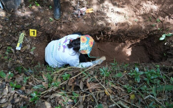 El cuerpo enterrado en la Sierra Nevada que campesinos cuidaron por 22 años hasta que la Unidad de Búsqueda lo encontró - El cuerpo enterrado en la Sierra Nevada que campesinos cuidaron por 22 años hasta que la Unidad de Búsqueda lo encontró