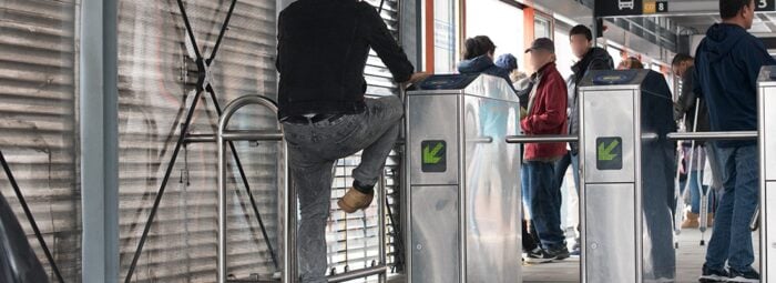 La guerra de TransMilenio contra 262 mil colados diarios que deja una pérdida anual de 5.000 millones - La guerra de TransMilenio contra 262 mil colados diarios que deja una pérdida anual de 5.000 millones